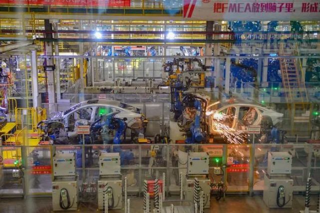 五大工程驱动 西安新能源汽车产业强势崛起，打造智能绿色的‘超级工厂’